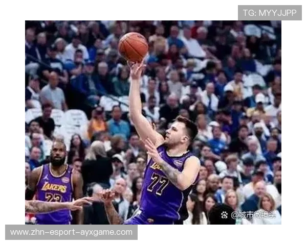 东契奇面对夹击仍然分球准确，独行侠顺利得分