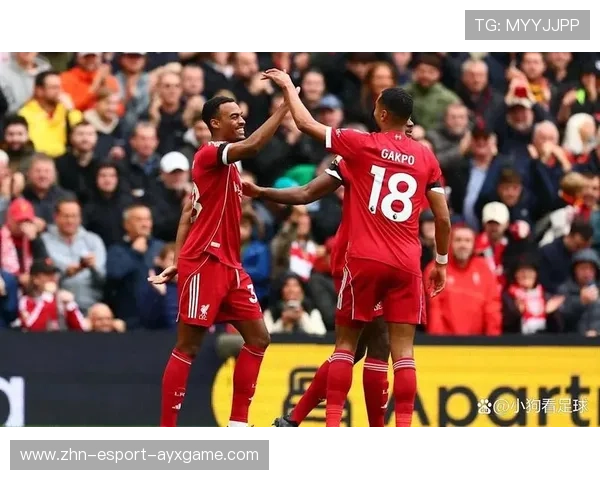 利物浦高位逼抢到位,中场直接形成反击 利物浦高位逼抢到位,中场直接形成反击